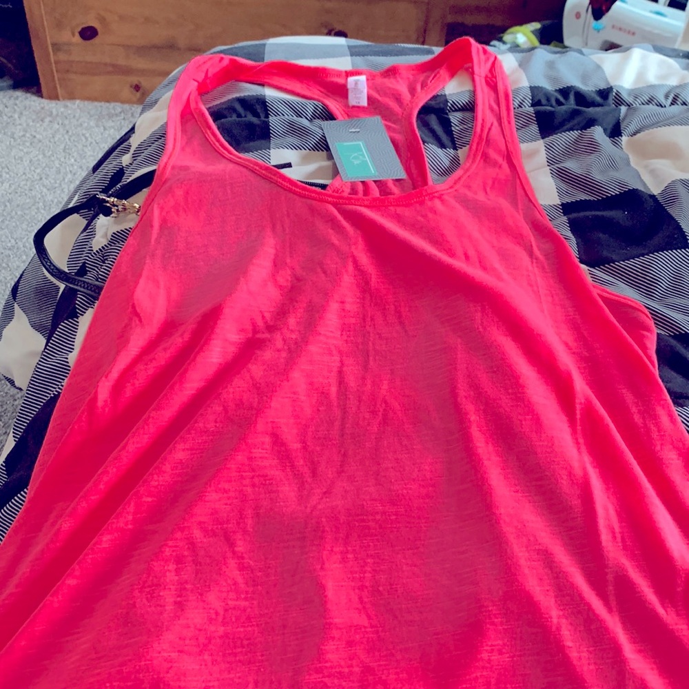 Razor back tank